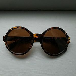 Tortoise shell vintage style round sunglasses